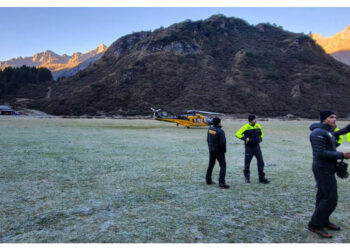 In volo gli elicotteri