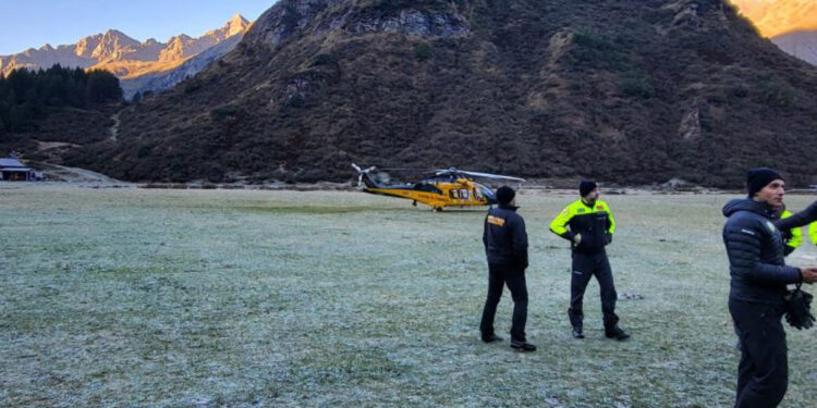 In volo gli elicotteri