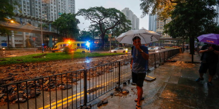 Sulla vicina Shenzhen precipitazioni mai registrate dal 1952