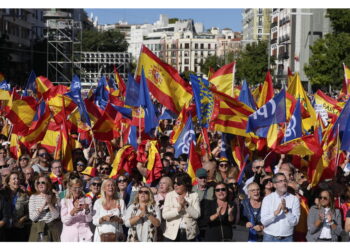 Feijòo attacca il leader del Psoe