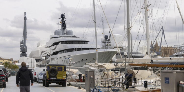 Media: 'Miliardari cercano di rimpatriare le proprie ricchezze'