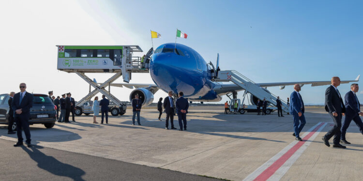 Cerimonia di benvenuto all'aeroporto di Ulan Bator