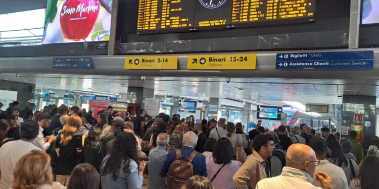 Treni fermi dalle 5 in seguito alla scossa nei Campi Flegrei