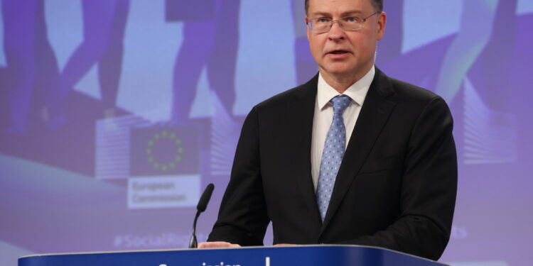 Commissario Dombrovskis vede 'rischi in termini di reputazione'