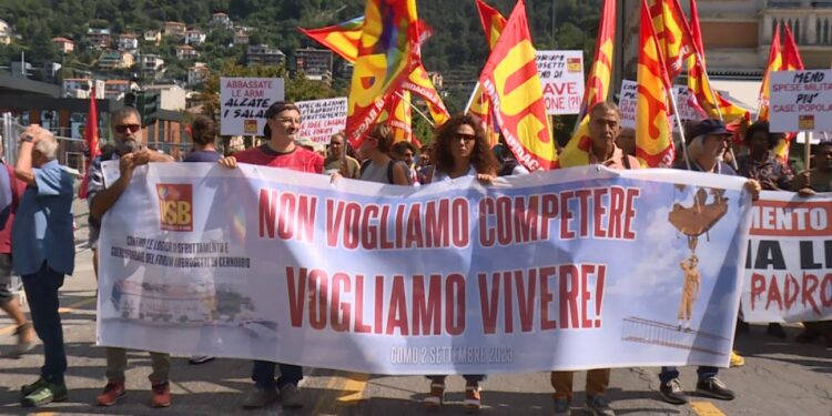 Manifestazione piazza Cavour