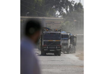 Né di aiuti umanitari verso Gaza né di stranieri verso l'Egitto