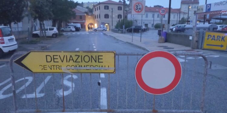 Chiuse alcune strade. Allerta anche a Trieste ma nessun problema