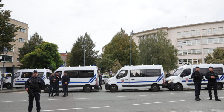 Fra loro il ventenne ceceno autore dell'assassinio del prof