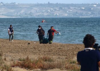 A trascinarlo a riva le forti correnti di scirocco