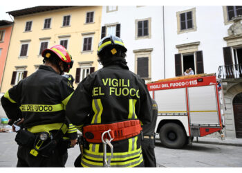 Con gli amici stava visitando una struttura rurale abbandonata