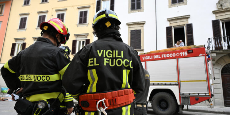 Con gli amici stava visitando una struttura rurale abbandonata