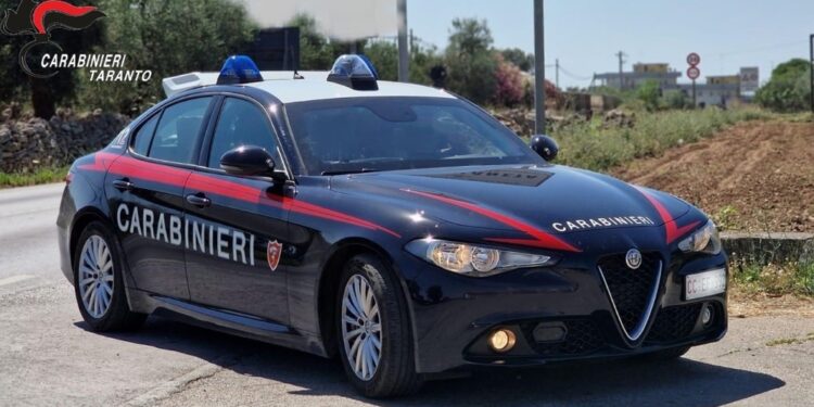 La vittima è una 48enne trasferita in codice rosso in ospedale