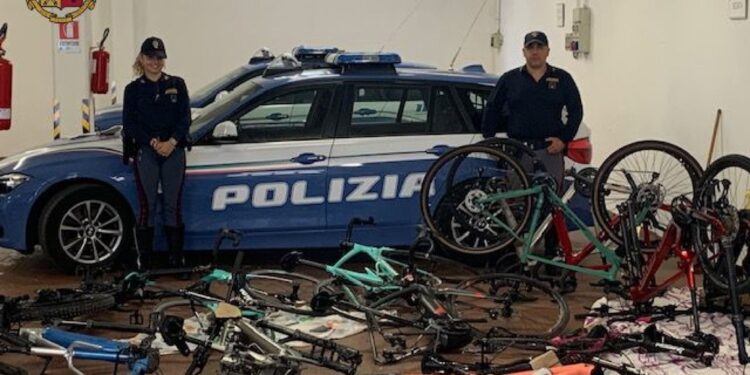 Bloccati in due in autostrada a Gorizia. Furto in Francia