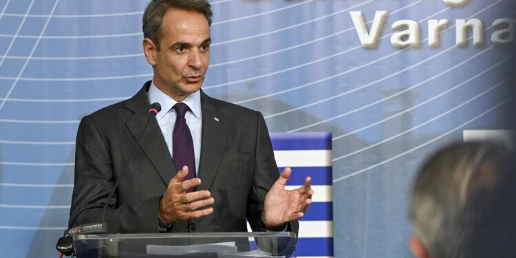 Mitsotakis: 'Governo ha i piedi saldi