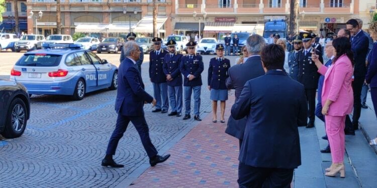 Al suo arrivo esposti due striscioni ma nessuna contestazione