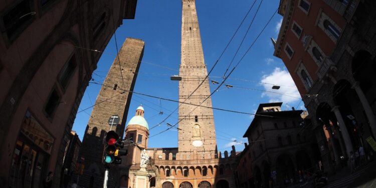 A Bologna la scossa di Rovigo ha fatto scattare l'allarme