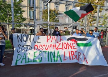 Il raduno a Piazza Garibaldi. "Non c'è pace sotto occupazione"