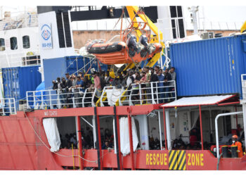 Nave Sea Eye 4 diretta adesso verso il porto di Vibo Valentia