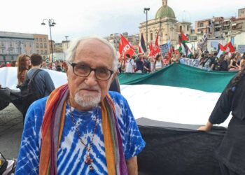 Al corteo di Napoli: "Qui per sostenere un popolo schiacciato"