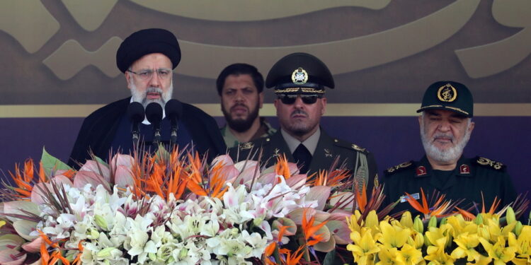 Manifestanti davanti a ambasciate Francia e Uk a Teheran