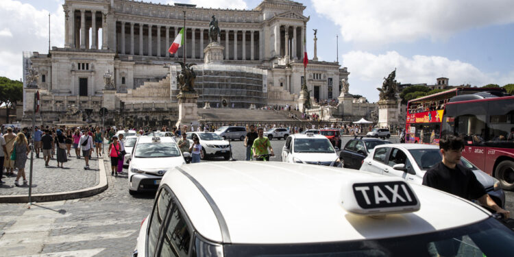 'Tre euro a corsa'. In Campidoglio tavolo aperto sulle licenze