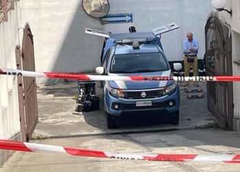 Prelevati dalla polizia le scarpe e i vestiti che indossava