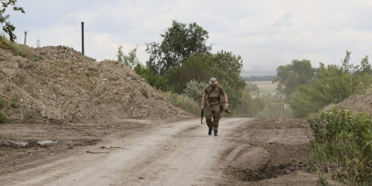 Distrutti nel Donetsk carri armati e lanciamissili