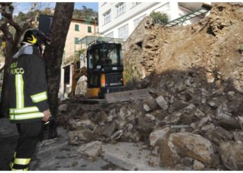 Durante la bonifica di una cascina nel Bresciano