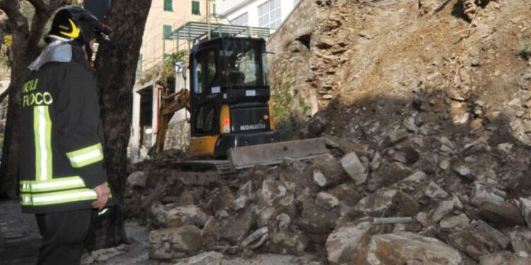 Durante la bonifica di una cascina nel Bresciano