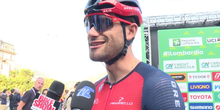 Filippo Ganna a Como alla partenza del "Lombardia" 2023