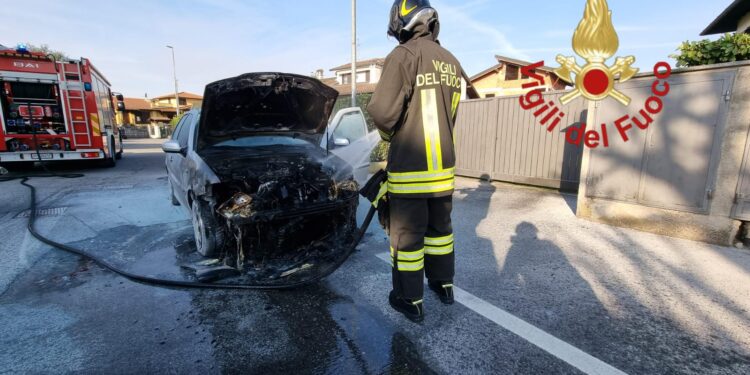 Incendio auto Bulgarograsso