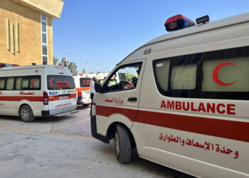 Dopo bombardamento ambulanza vicino a ospedale Al-Shifa di Gaza