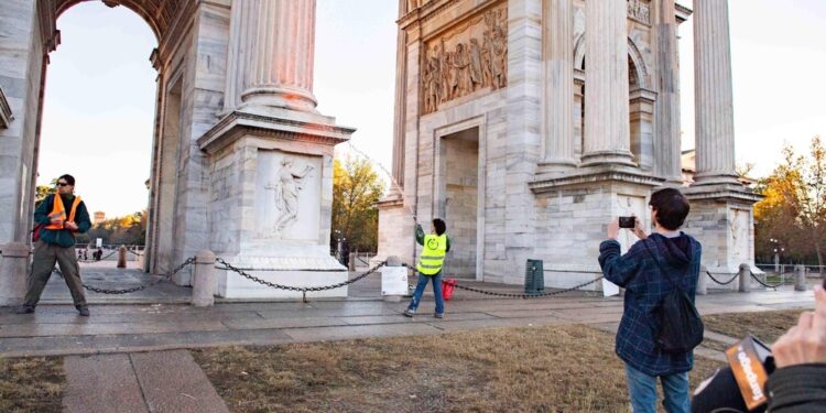 Non basta l'idropulizia dopo il blitz di Ultima Generazione