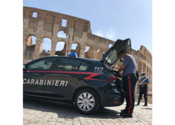 Vendevano tour guidati al monumento o biglietti per bus scoperti