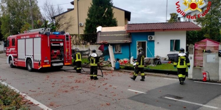 Due giovani ricoverati in ospedale con ustioni serie