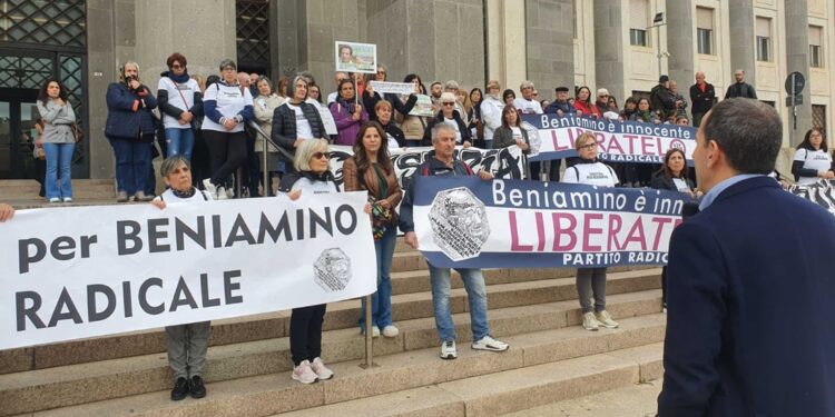 Sit-in al Tribunale di Cagliari per scarcerazione pastore sardo