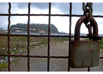 Quattro agenti del carcere minorile napoletano in ospedale