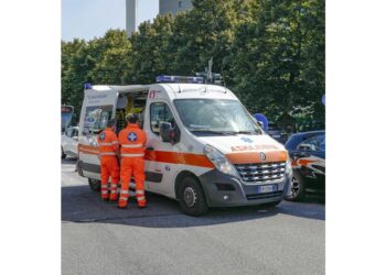 L'incidente intorno alle 15 in viale Papiniano