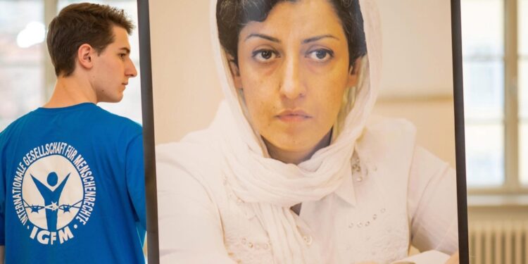 Narges Mohammadi è rinchiusa a Evin. Famiglia