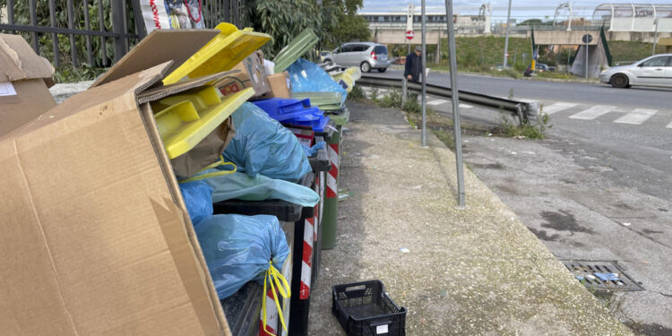 Agenti della Polizia di Roma Capitale le riconsegnano l'urna