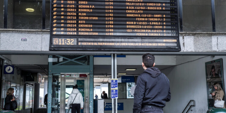 "Tiene in ostaggio milioni di cittadini per farsi weekend lungo"