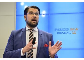 Premier prende distanze: "In Svezia non demoliamo luoghi culto"