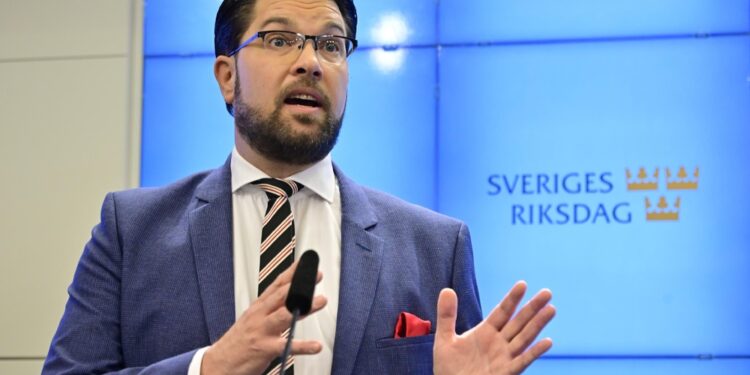 Premier prende distanze: "In Svezia non demoliamo luoghi culto"