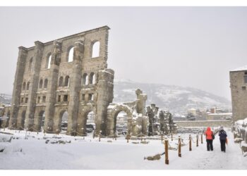 Chiuso ai mezzi pesanti il traforo del Gran San Bernardo