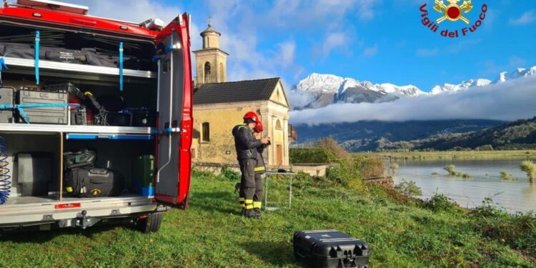 Al lavoro oltre 40 operatori con elicottero e imbarcazioni