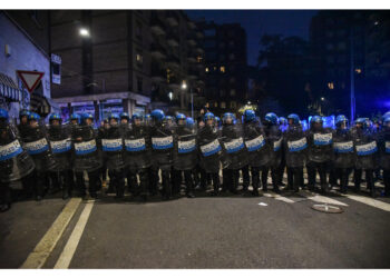 34enne accoltellato a Milano. Colpiti anche alcuni poliziotti