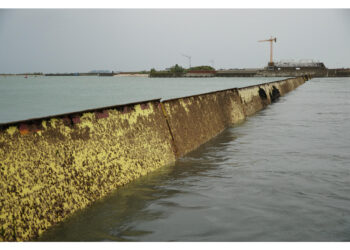 Picco di marea in mare di 114 centimetri