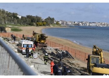 Furono travolti da un vecchio muro sul lungomare di Crotone