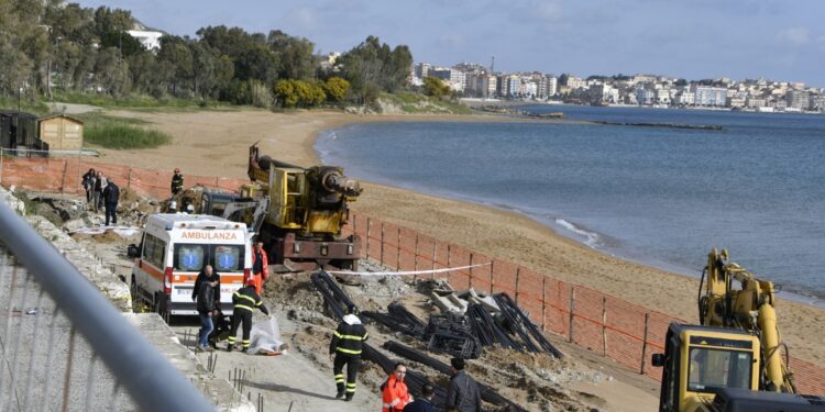 Furono travolti da un vecchio muro sul lungomare di Crotone