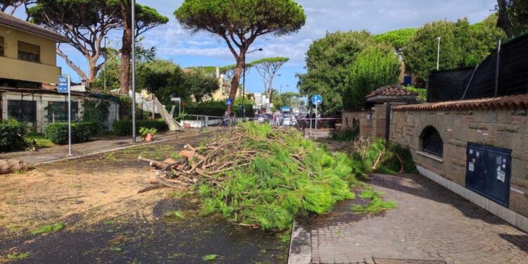 Ancora forte mareggiata sul litorale romano